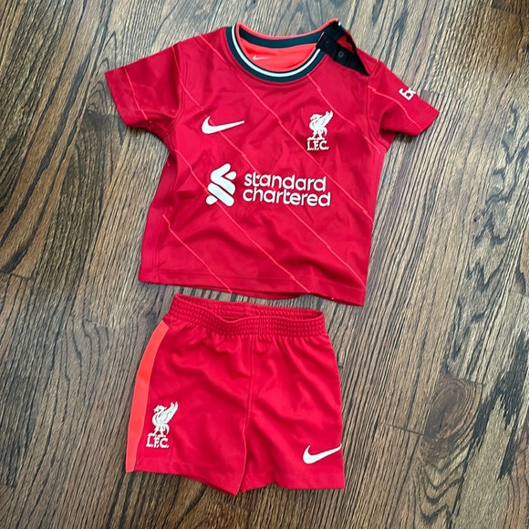 LFC Standard Chartered full kit - Picture 1 of 4